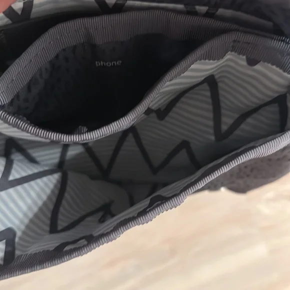 Lululemon side bag/purse - Picture 4 of 7